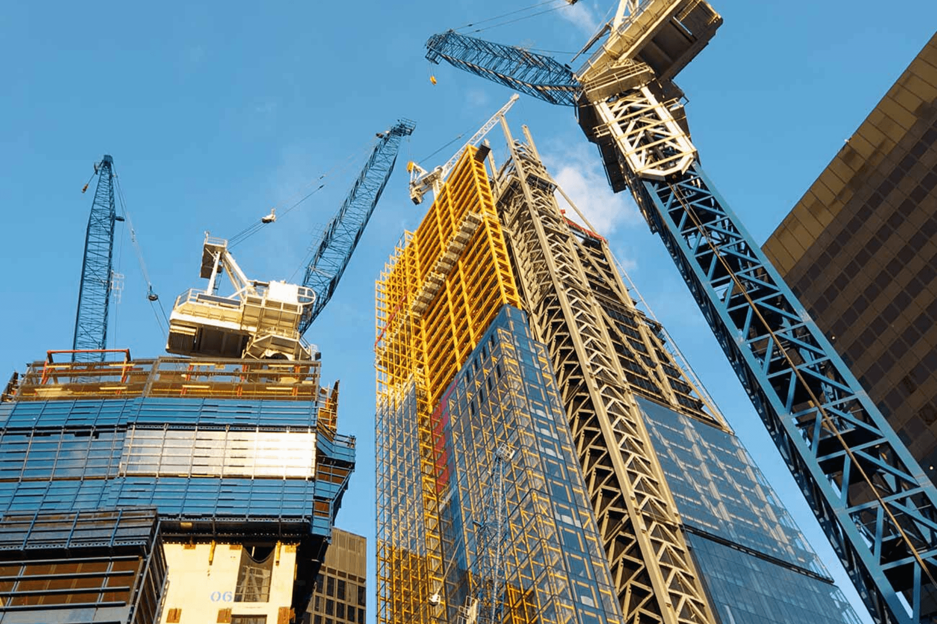 Строительство фото. Башенный кран Москва Сити. Стройка небоскреба. Современная стройка. Строительство небоскребов.